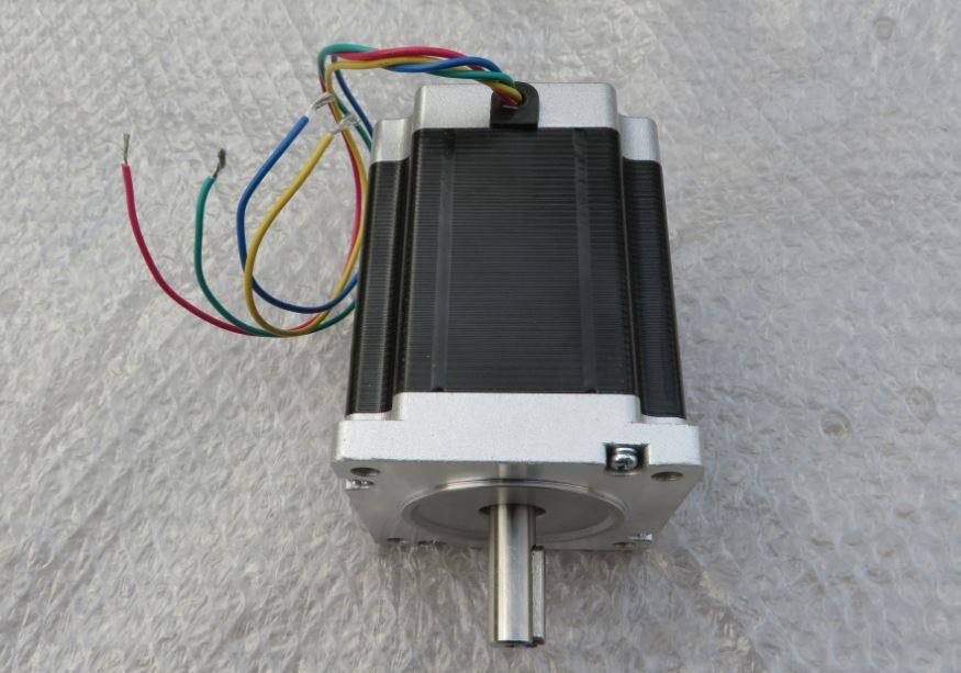 多臺步進電機可以用一個驅(qū)動器控制嗎？